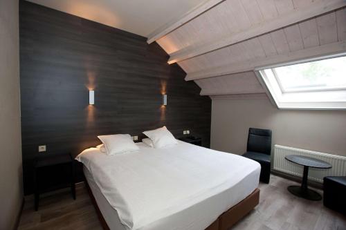 Flanders Lodge Hotel - image 14