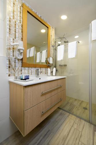 Economy Double or Twin Room image 8