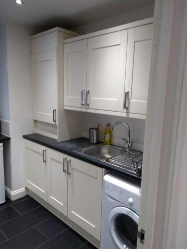 Kitchen, Clifton Apartment in Luton Airport