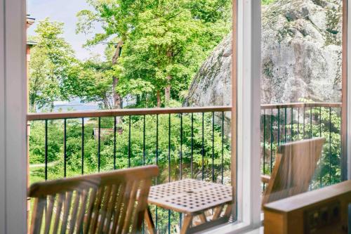 Family Room with Garden View