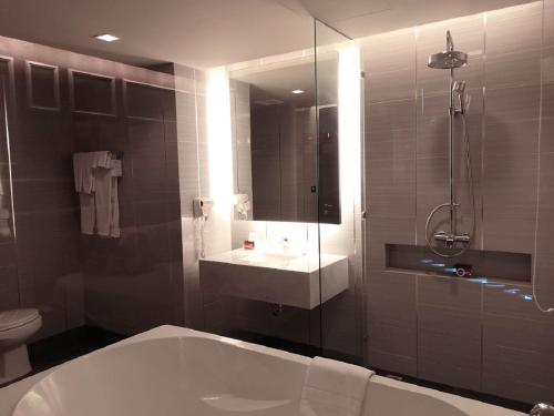 room detail thumbnail 2