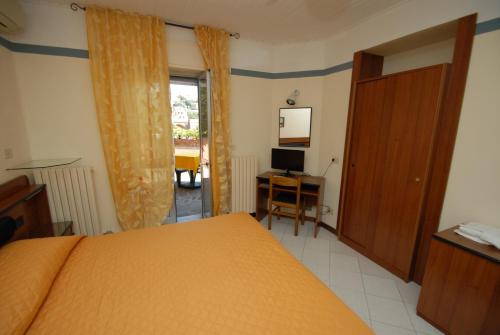 Standard Double Room with Balcony and Sea View