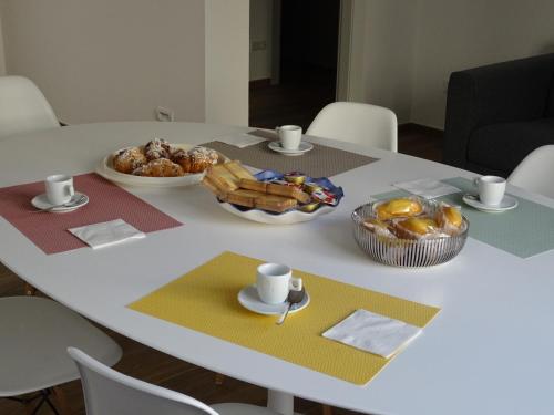 Meeting - main image