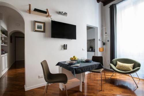 Apartment Near Trevi Fountain, Rome (photo 9)