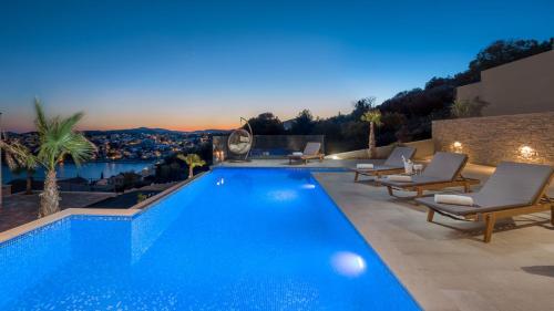 Luxury Villa White Pearl with Pool - Accommodation - Trogir