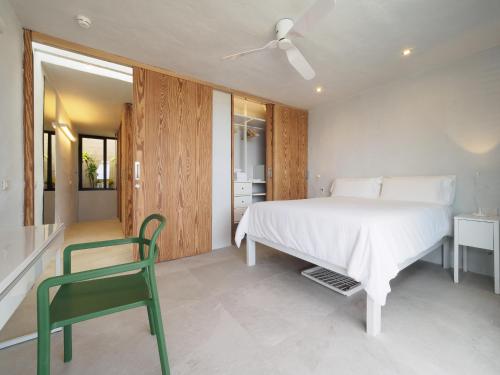2 bedrooms, 4 beds