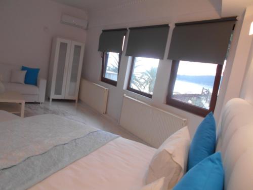 Kinira Beach Hotel - image 8