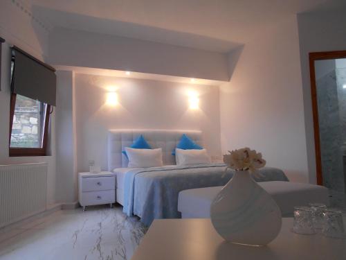 Kinira Beach Hotel - image 6