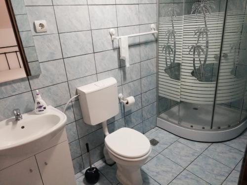 2 bedrooms, 3 beds