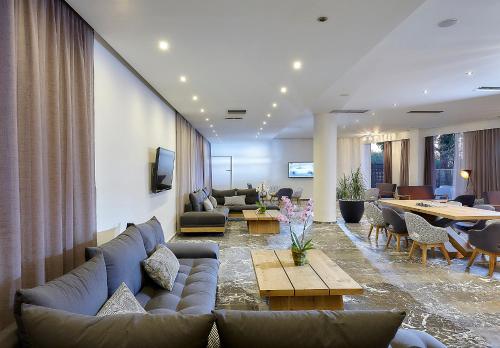 Vasia Royal Hotel - image 10