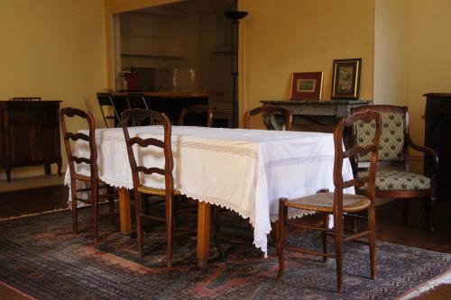 2 bedrooms, 5 beds