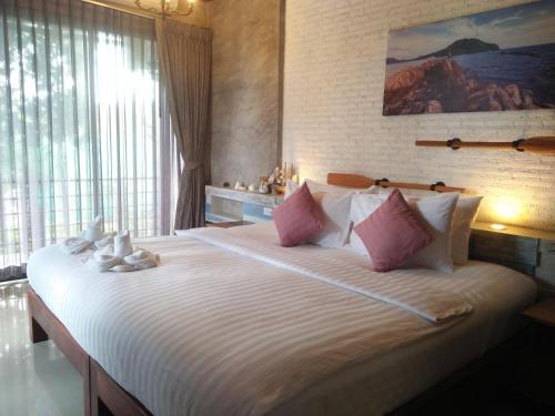 Windy Seaview Resort Room Type - Queen Room with Sea View