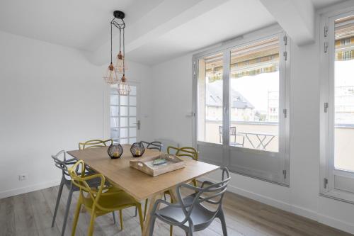 Dinard Centre Appartement Moderne avec Terrasse - image 13