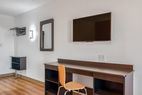 Motel 6-White GA - Cartersville - image 5