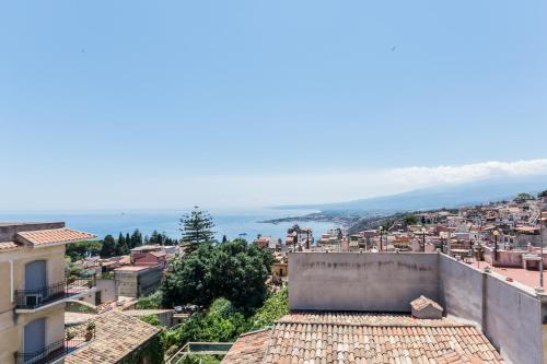 Teatro Greco Balcony Apartment