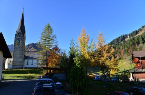 Hotel Neue Krone - image 11