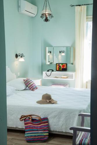 7 Brothers Hotel – Poros, PA