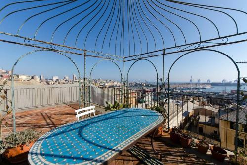  ALTIDO Apt for 3 with Panoramic Terrace and Stunning View, Ferienwohnung in Genua
