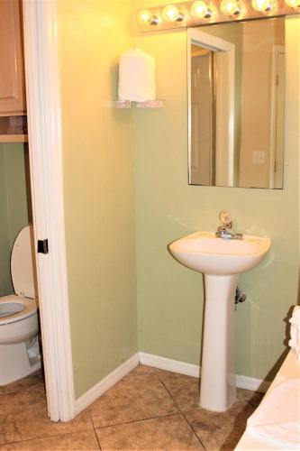 Perfect Drive Vacation Rentals - image 6
