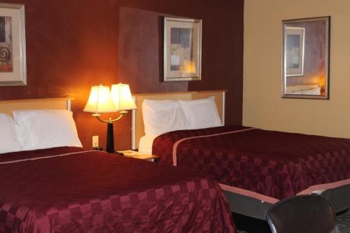 The Executive Inn & Suites - image 2