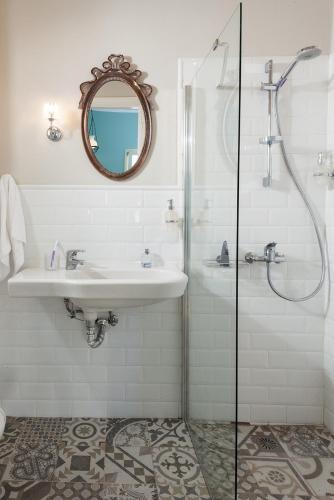 7 Brothers Hotel – Poros, PA