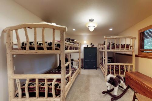 Beehive Lodge - image 14