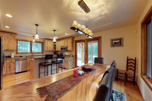 Beehive Lodge - image 2