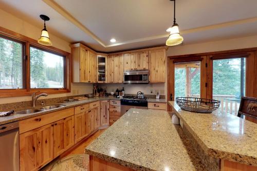 Beehive Lodge - image 11