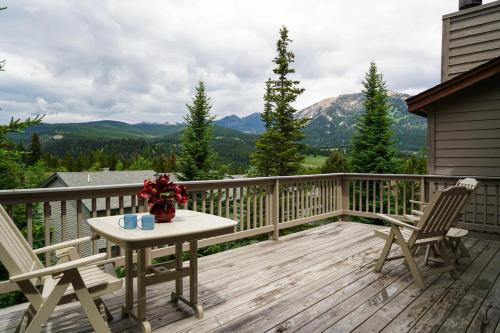 41 Hidden Village in Big Sky, USA