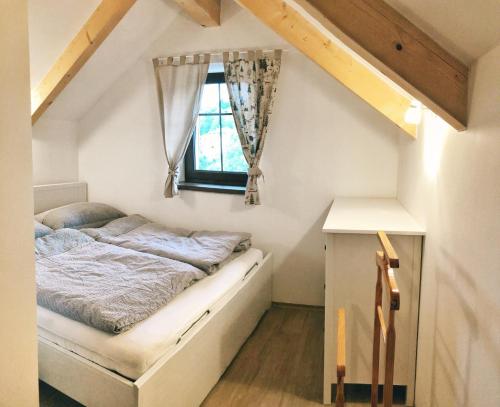2 bedrooms, 3 beds