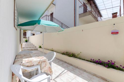  Apartments Visnja in Primošten