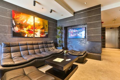 153130797 Hotel Zeta