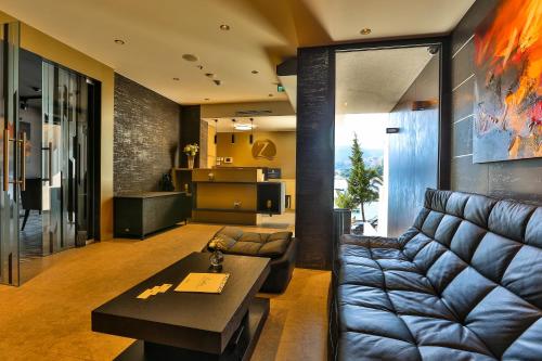 ردهة, Hotel Zeta in Rafailovici