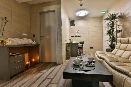 153130841 Hotel Zeta