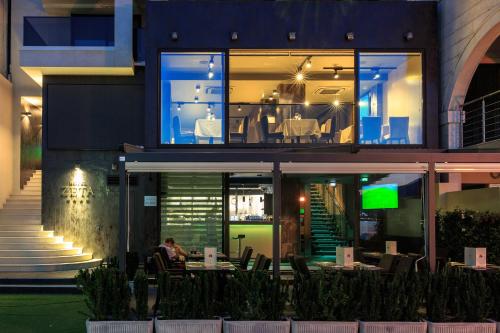 153130877 Hotel Zeta