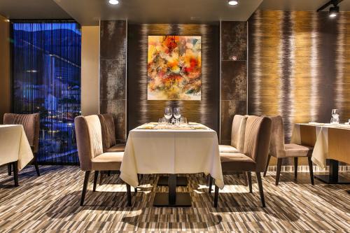 153130881 Hotel Zeta