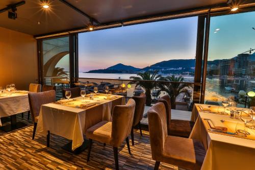 153130884 Hotel Zeta