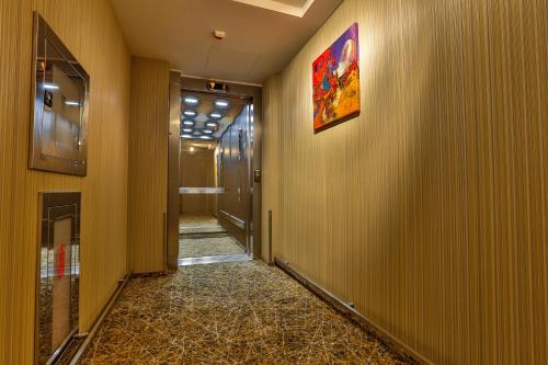 153130891 Hotel Zeta