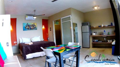 Casablanca Guest House - Adults Only - Starlink Internet!