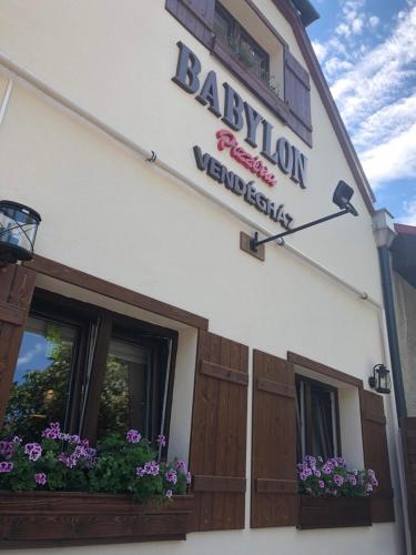Babylon Pizzéria Vendégház - image 10