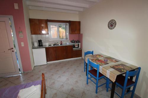  Bantounos Apartments in Astrakeri