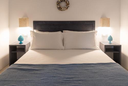 1 queen bed, 1 sofa bed