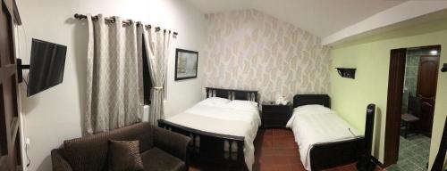 2 twin beds