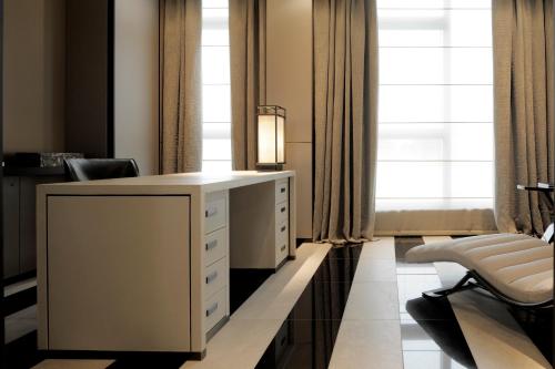 Armani Hotel Milano - image 2