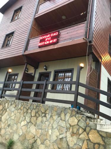 Uzungöl Ensar Dağ Evi (Uzungol Ensar Dag Evi) in Yomra