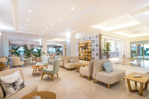 Bar/lounge, King Maron Wellness Beach Hotel in Platanitis Maronia