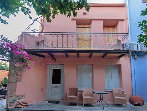 2 bedrooms, 3 beds