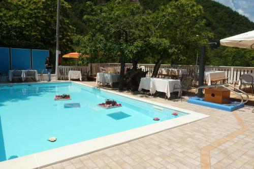 Peldbaseins, Glamping Villaggio Parco Dei Castagni 4 stelle in Montecreto