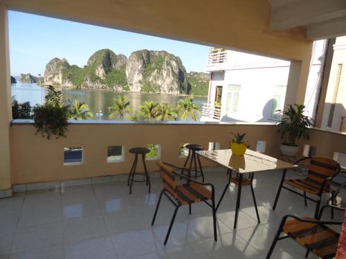 Balcony/terrace, Ha Long Lily Homestay near Halong Pearl Museum