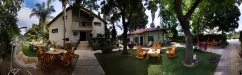 Nuriel Fruit & Guest House